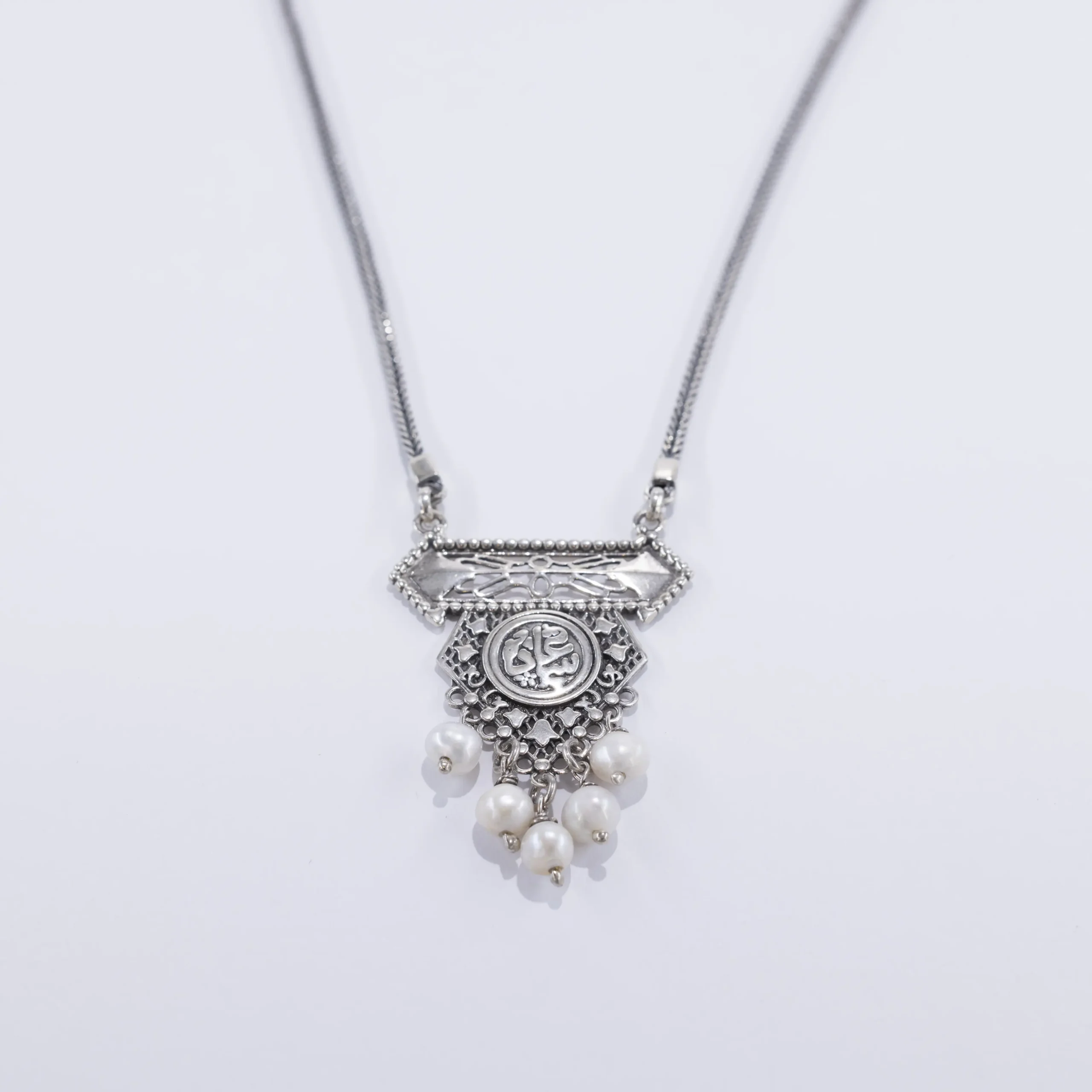 Sterling silver necklace with pearl