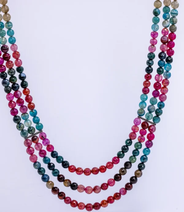 عقد ثلاث فروع من العقيق مطعم بواصل فضه <br>