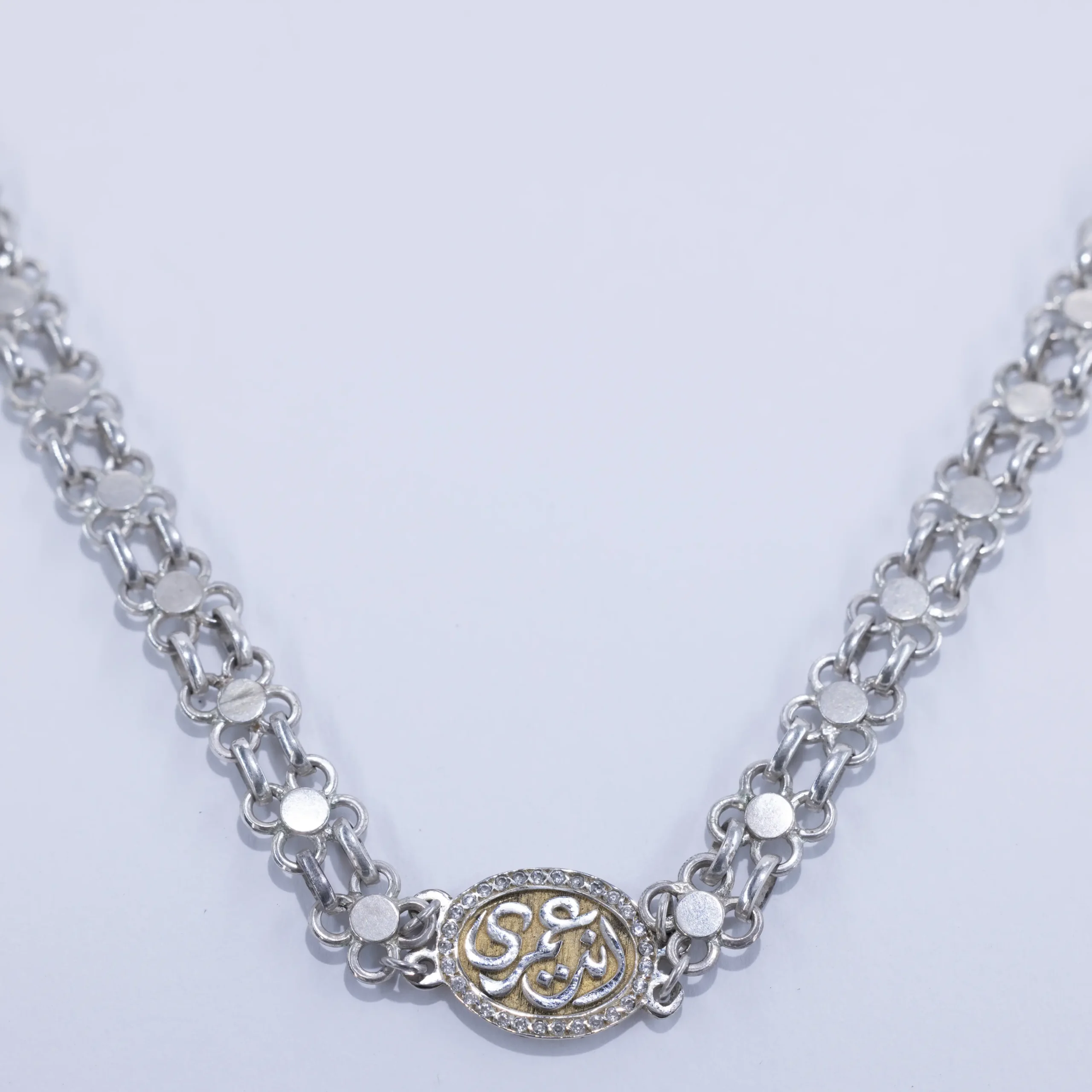 Silver necklace with oval pandent - Image 2