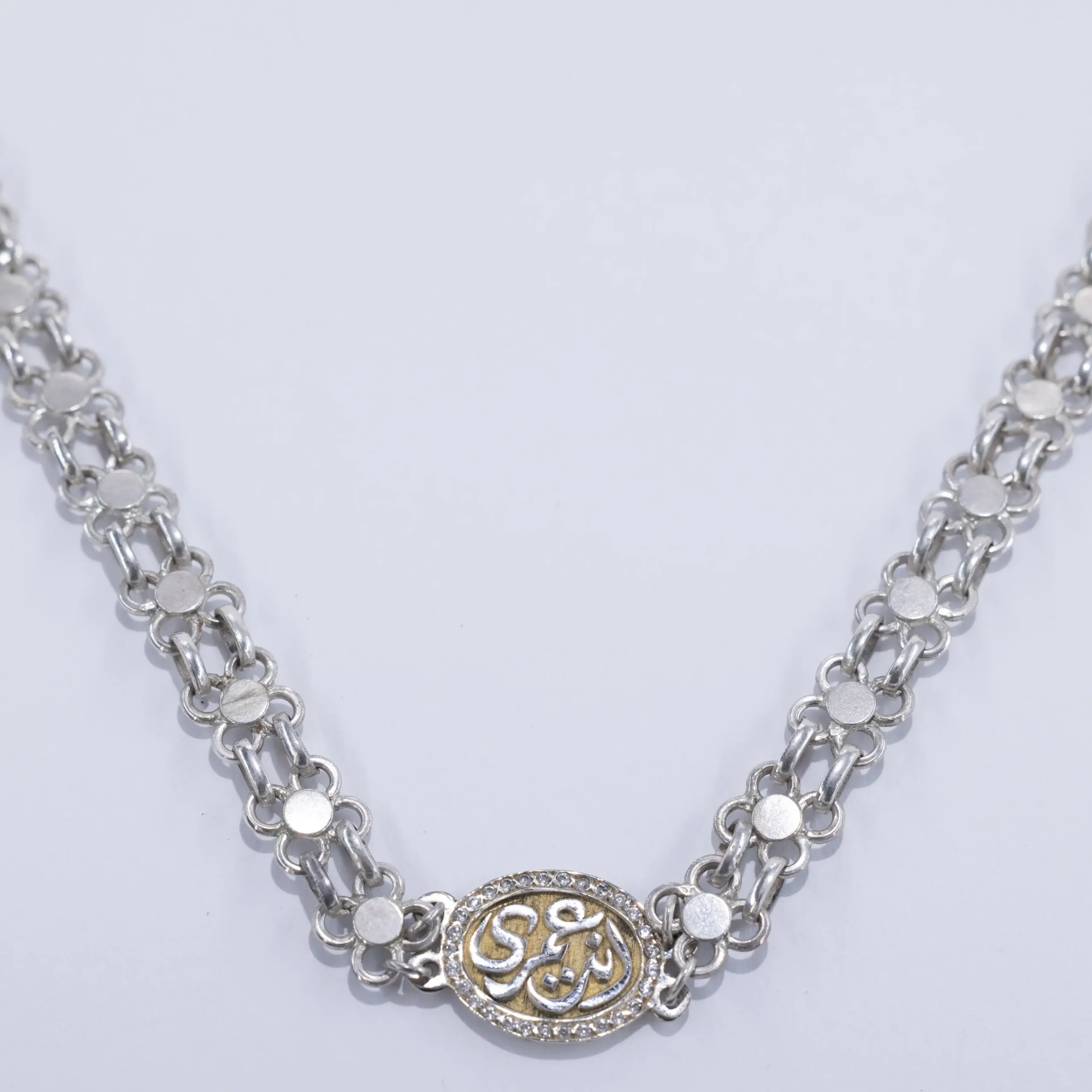 Silver necklace with oval pandent