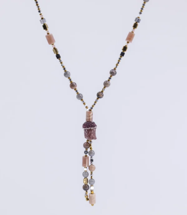 عقد مون ستون و هيماتيت مع تعليقة من حجر الكوارتز <br>