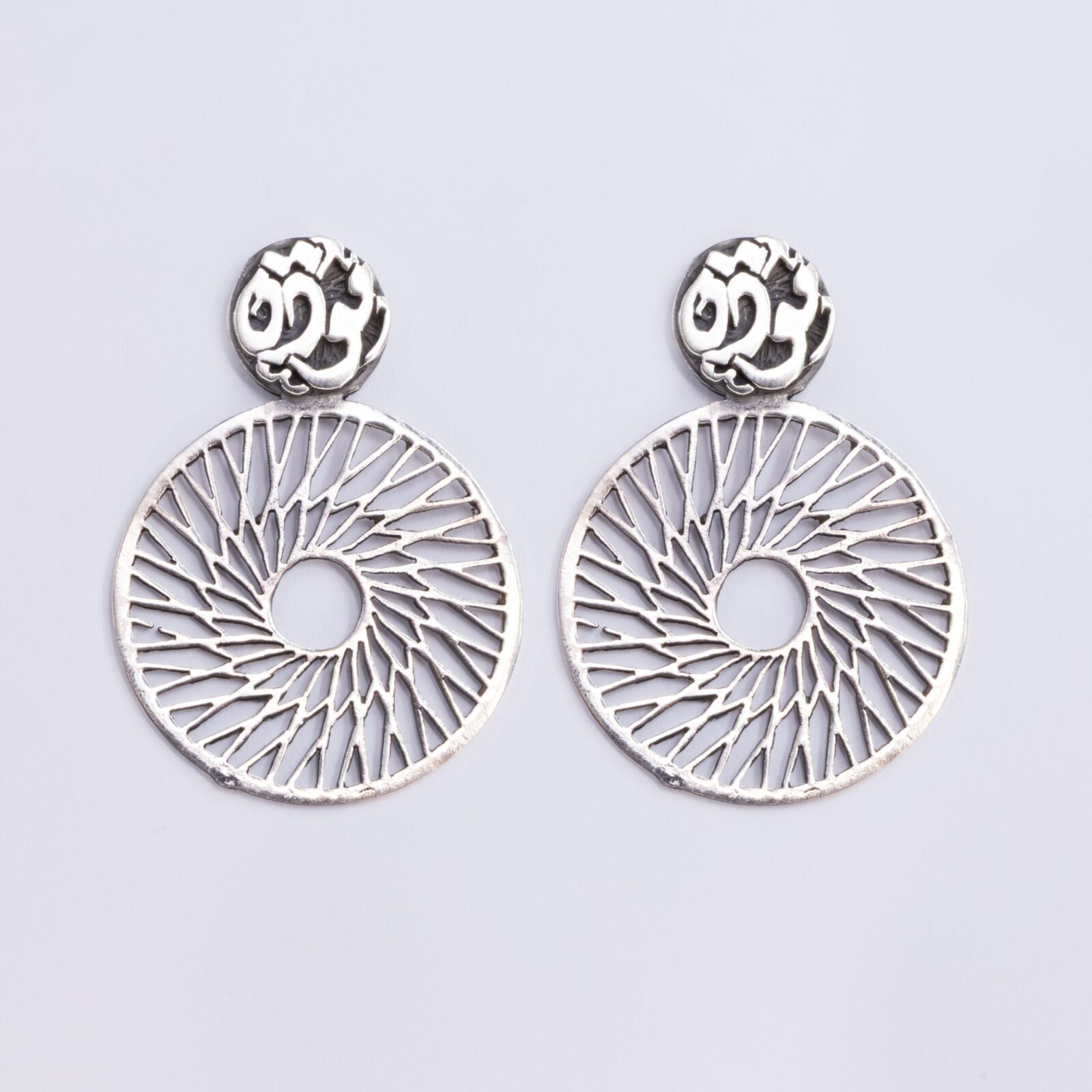 Sterling silver round earring