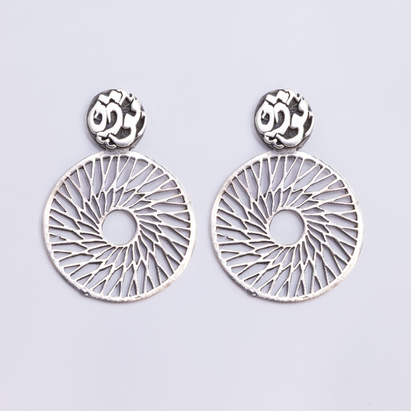 Sterling silver round earring