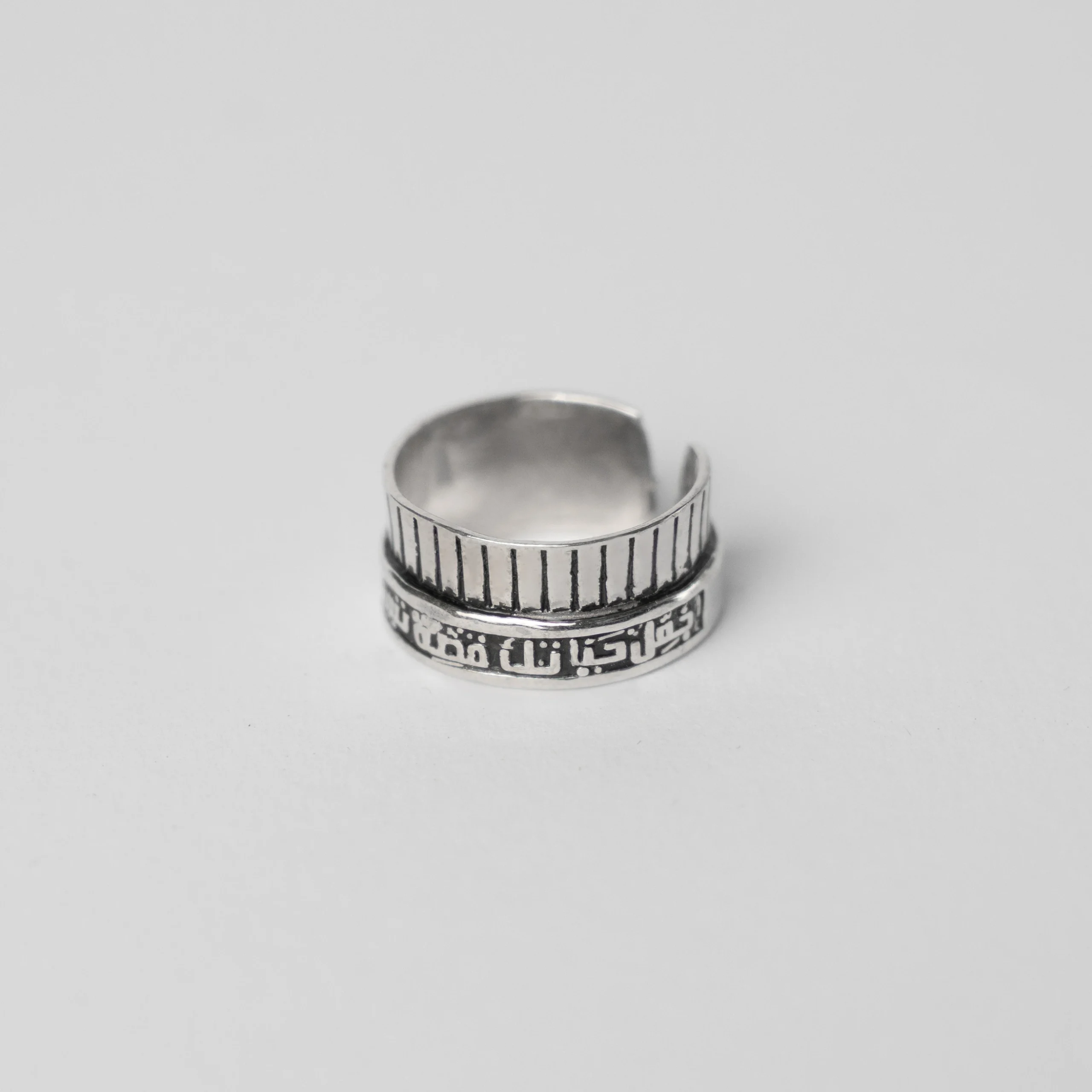 Silver Ring Engraved with “جمل حياتك قصه تستحق ان تروى” - Image 2