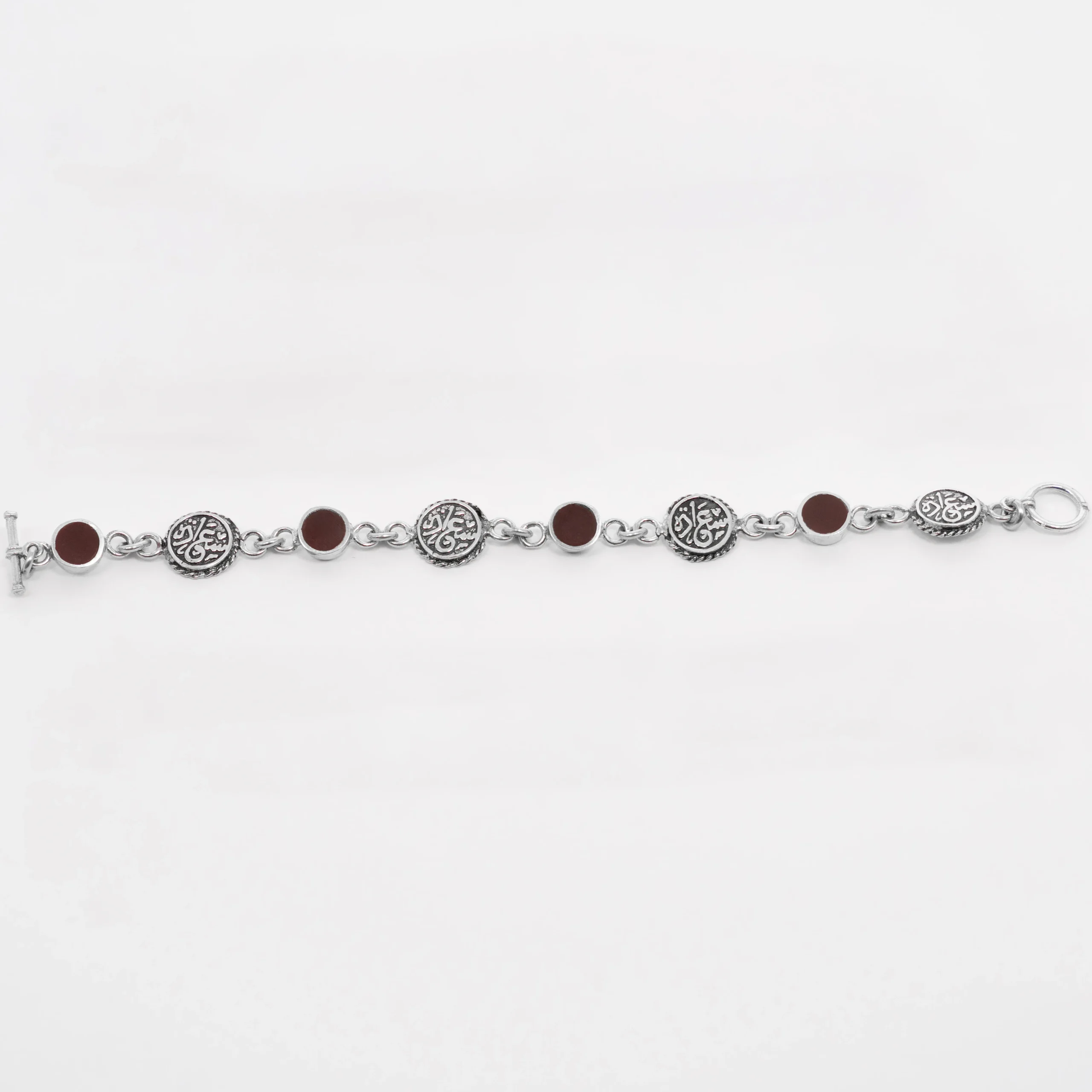 انسيال فضة مع حجر العقيق منقوش عليها "سعادة"