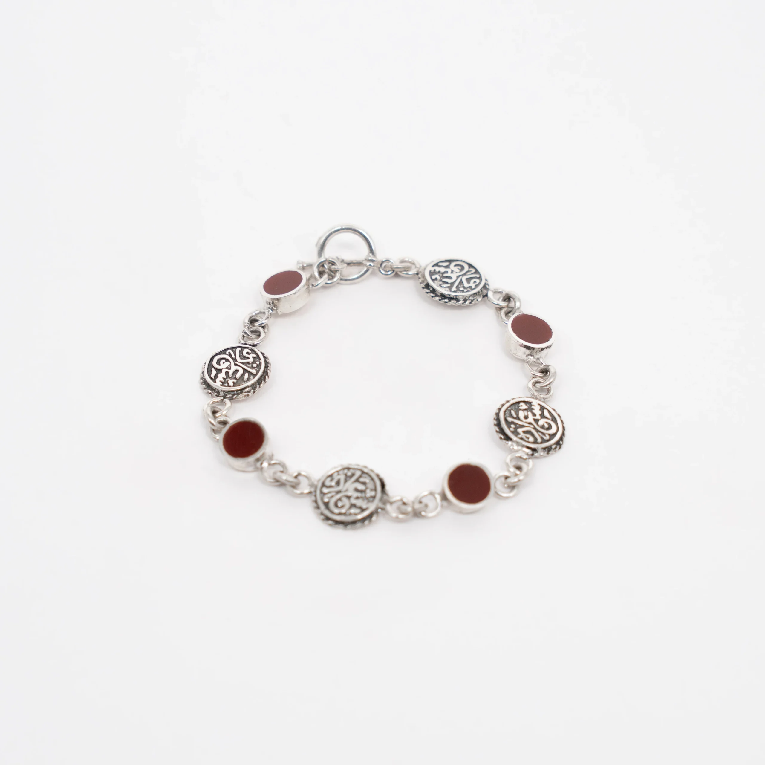 ⁦انسيال فضة مع حجر العقيق منقوش عليها "سعادة"⁩ - الصورة ⁦2⁩